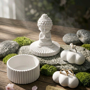 기도하는 아기부처 석고 방향제 겸 반지거치 오브제