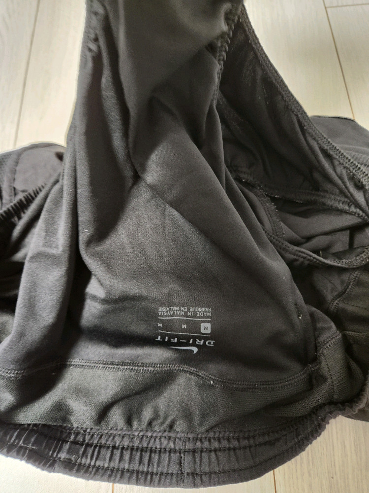 나이키 우먼 드라이 템포 쇼츠 러닝 반바지 사이즈m속바지 있고 뒷주머니 있어요^^스포츠웨어/하의/바지/여성용/소재:--14