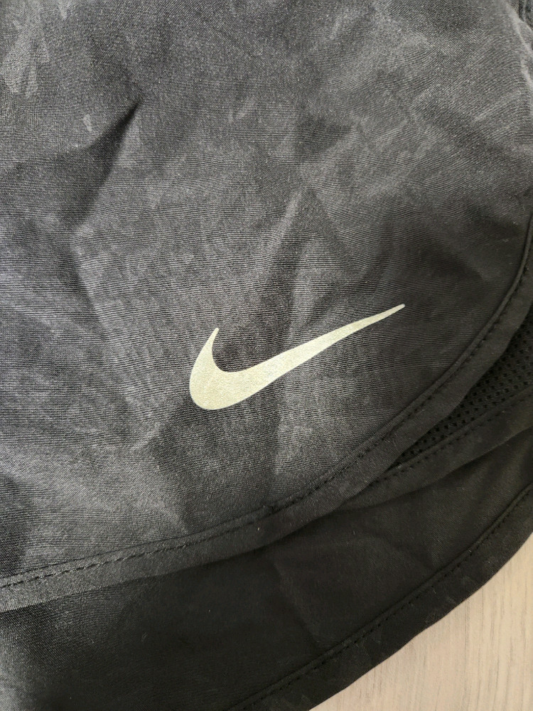 나이키 우먼 드라이 템포 쇼츠 러닝 반바지 사이즈m속바지 있고 뒷주머니 있어요^^스포츠웨어/하의/바지/여성용/소재:--17