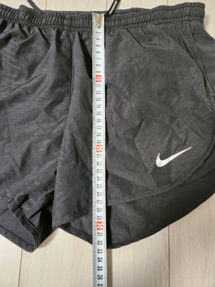 나이키 우먼 드라이 템포 쇼츠 러닝 반바지 사이즈m속바지 있고 뒷주머니 있어요^^스포츠웨어/하의/바지/여성용/소재:--2