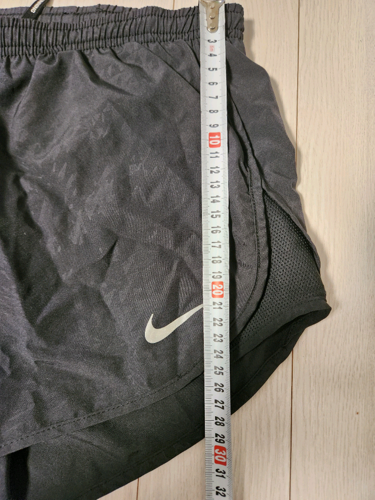 나이키 우먼 드라이 템포 쇼츠 러닝 반바지 사이즈m속바지 있고 뒷주머니 있어요^^스포츠웨어/하의/바지/여성용/소재:--3