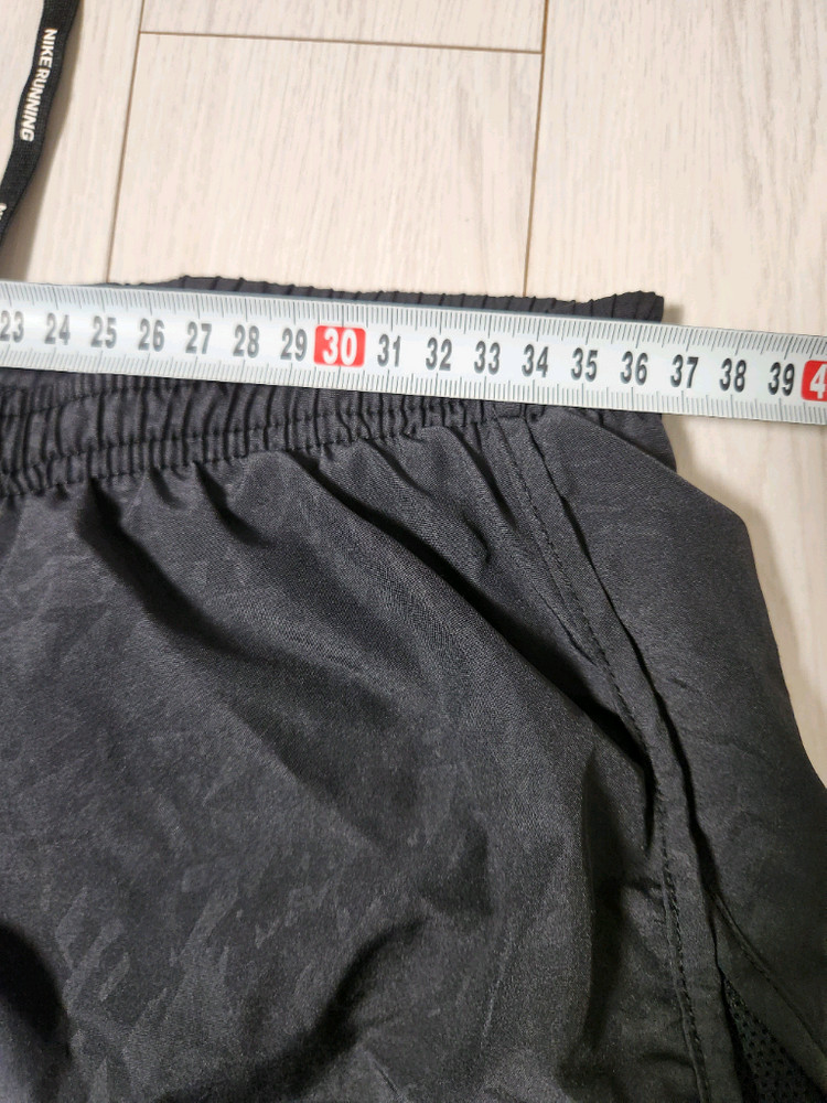 나이키 우먼 드라이 템포 쇼츠 러닝 반바지 사이즈m속바지 있고 뒷주머니 있어요^^스포츠웨어/하의/바지/여성용/소재:--4