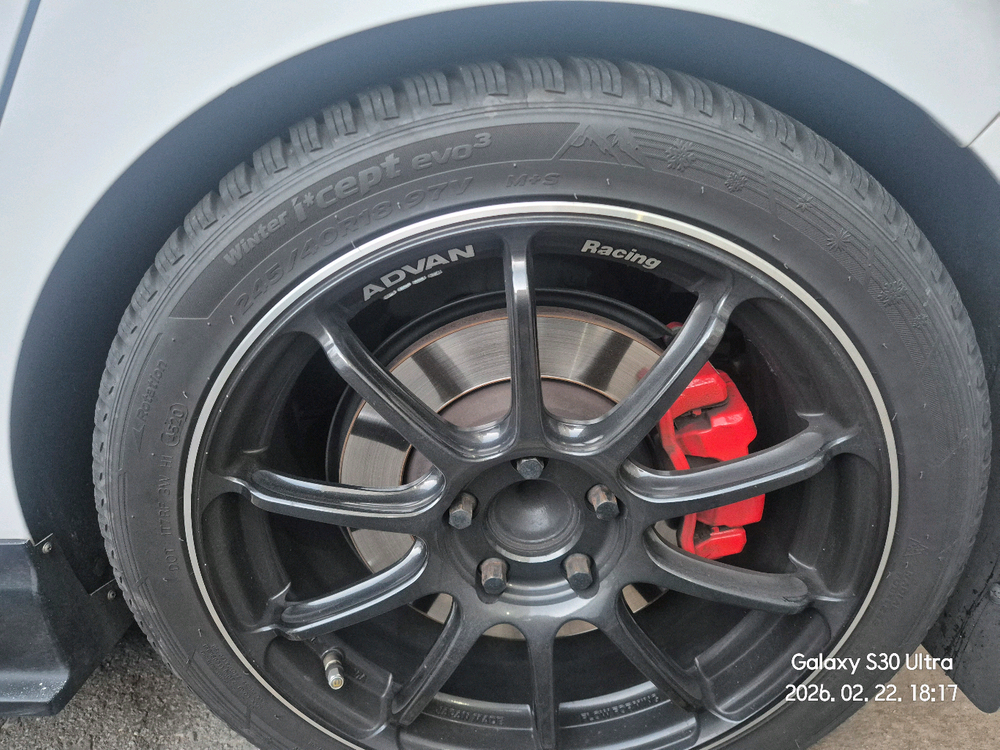 요코하마 어드반 rs3 18인치 휠 윈터타이어 한대분--6