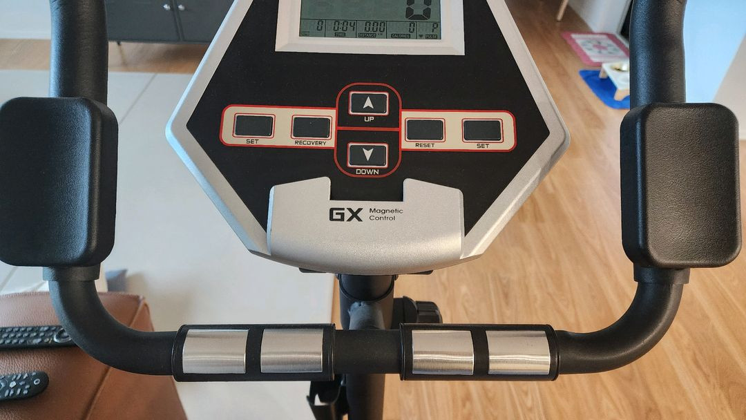 자전거 실내 운동기구 이미지