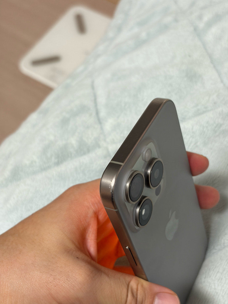 아이폰 15프로 256기가 내츄럴티타늄--6