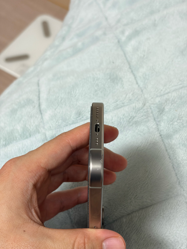 아이폰 15프로 256기가 내츄럴티타늄--8