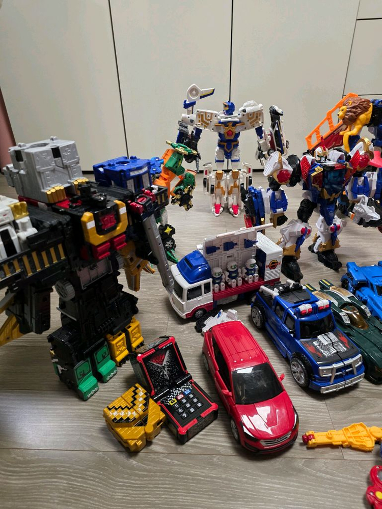 변신 로봇 장난감 세트--2