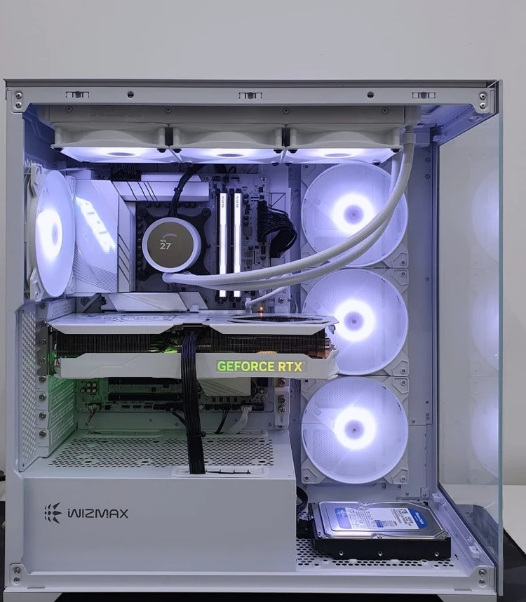 고성능 게이밍 PC 인텔 i7 갤럭시 BOY 지포스 RTX4070Ti SUPER 이미지