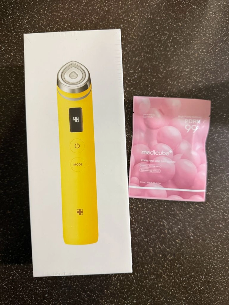 메디큐브 에이지알 부스터 프로 옐로우에디션 미개봉새상품 이미지