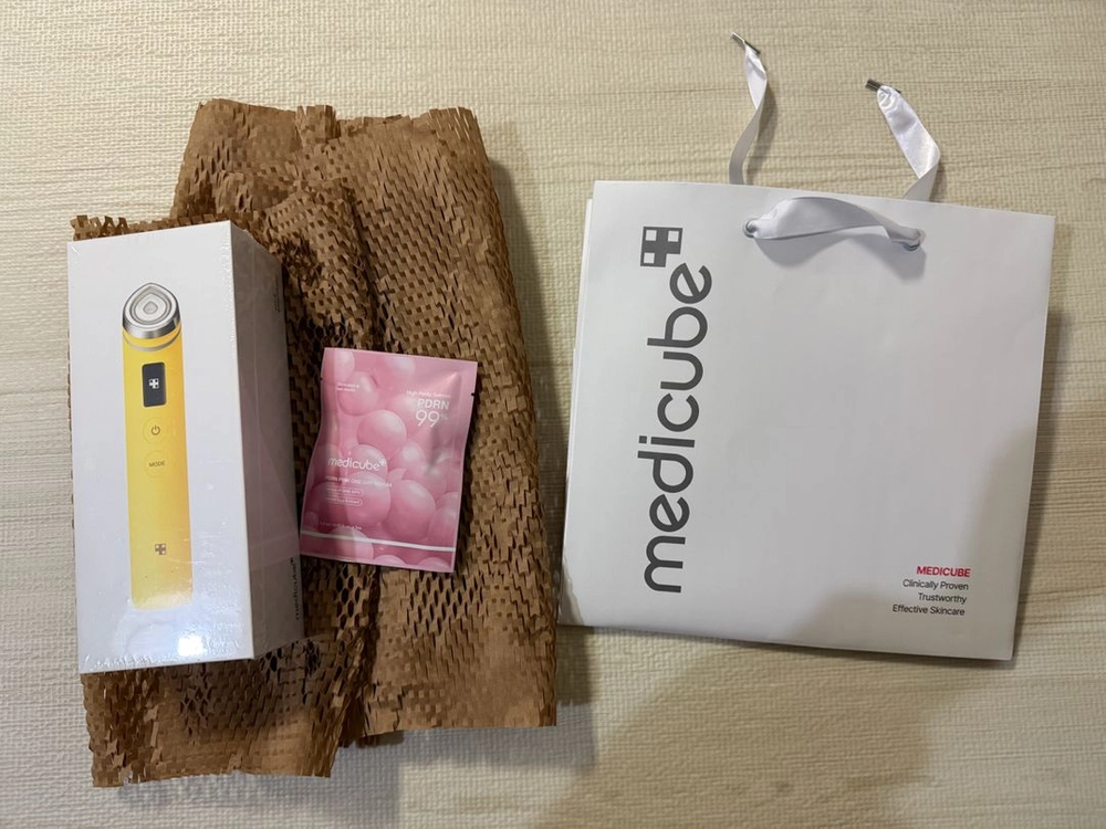 메디큐브 에이지알 부스터 프로 옐로우에디션 미개봉새상품 이미지