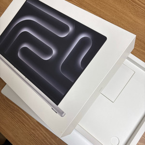 맥북 M3 Pro 16인치 18GB/512GB