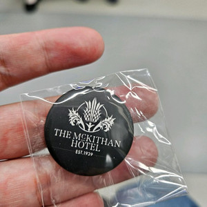 매키탄호텔 핀버튼 새것 팝니다