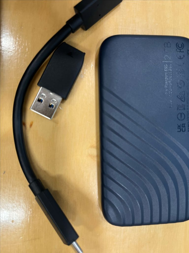 WD My Passport SSD 외장하드 2TB 보증기간 남음 팔아요--1