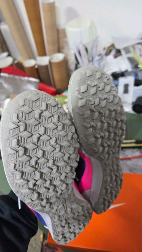 나이키 티엠포 리게라 프로 TF풋살화 255--2