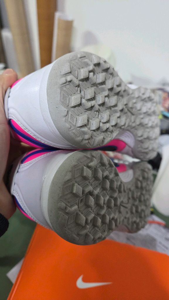 나이키 티엠포 리게라 프로 TF풋살화 255--3