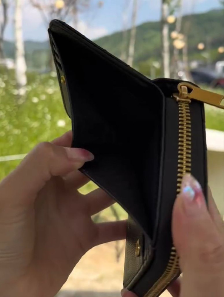 지갑 새상품 !!!! 쿨거 내고!!!--2