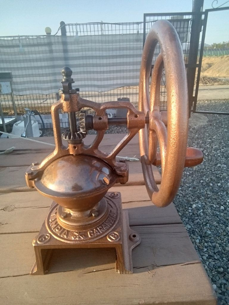 빈티지 커피그라인더 이미지