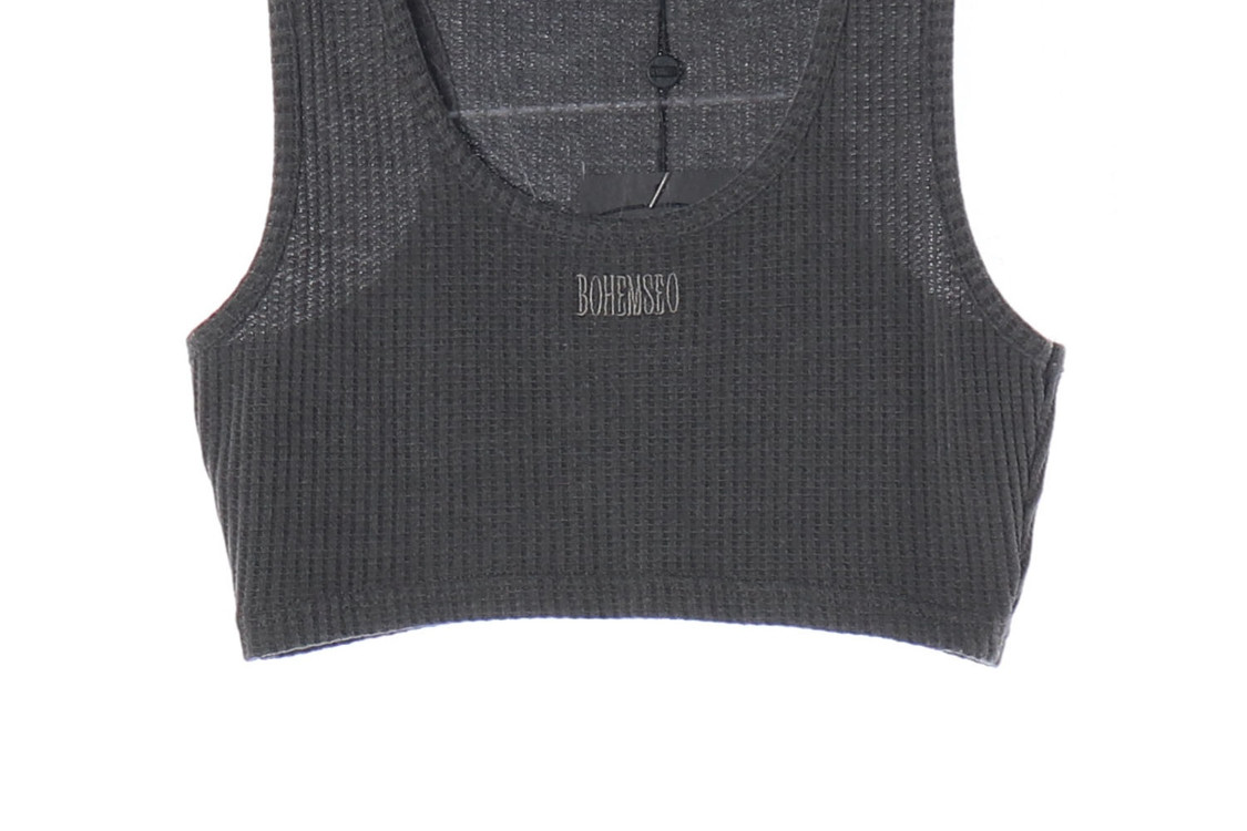 (새상품)보헤미안서울 차콜 피그먼트 와플 슬리브리스 나시 크롭탑 이미지