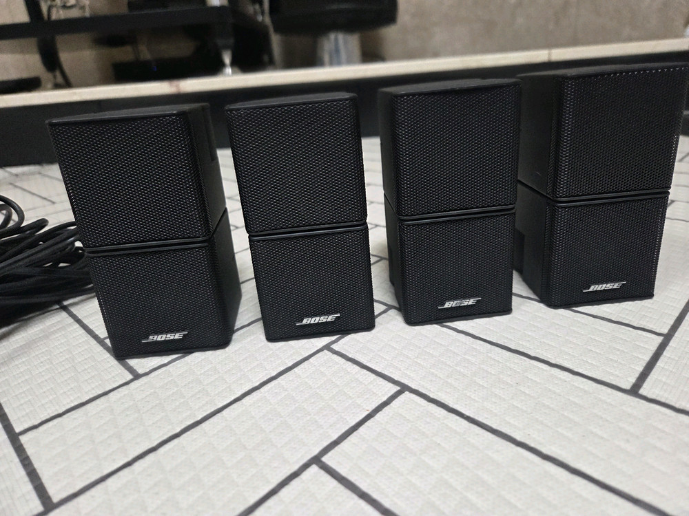 보스 쥬얼큐브 스피커 5개 + 전용 케이블--3
