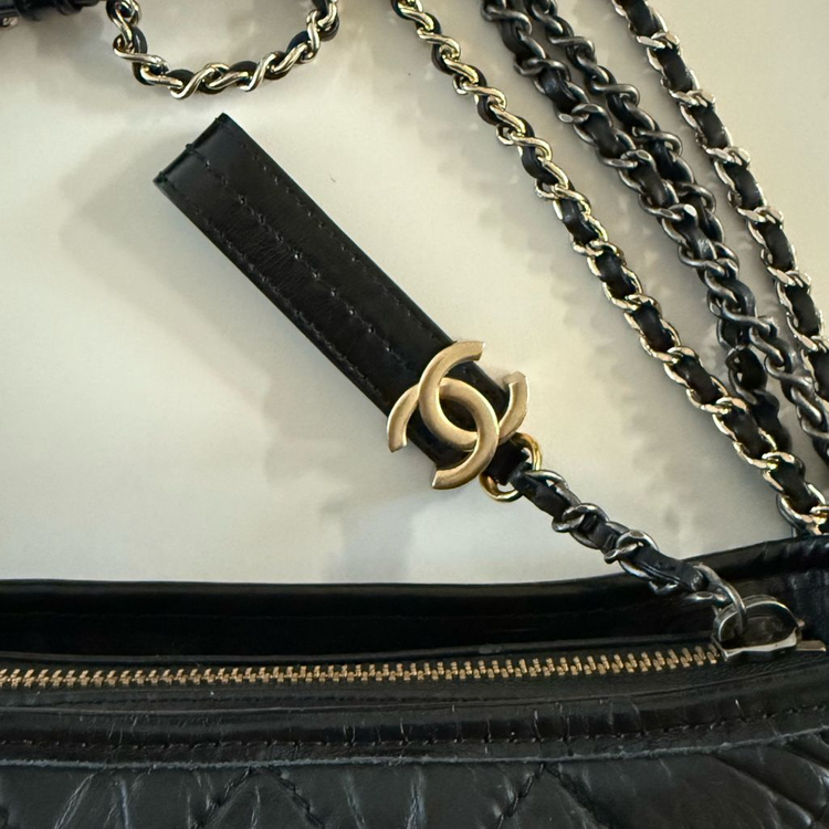 샤넬 가브리엘 호보 미듐 이미지