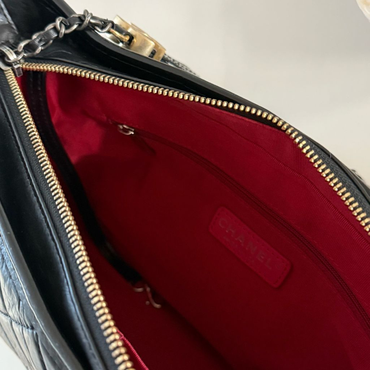 샤넬 가브리엘 호보 미듐 이미지