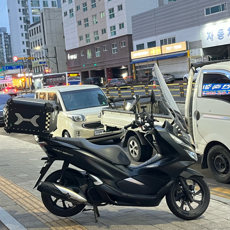 20년식 혼다 pcx125 배달셋팅 깔끔한차량 160만원--2