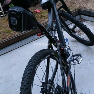 Pivot 브랜드의 풀 서스펜션 MTB 산악 자전거