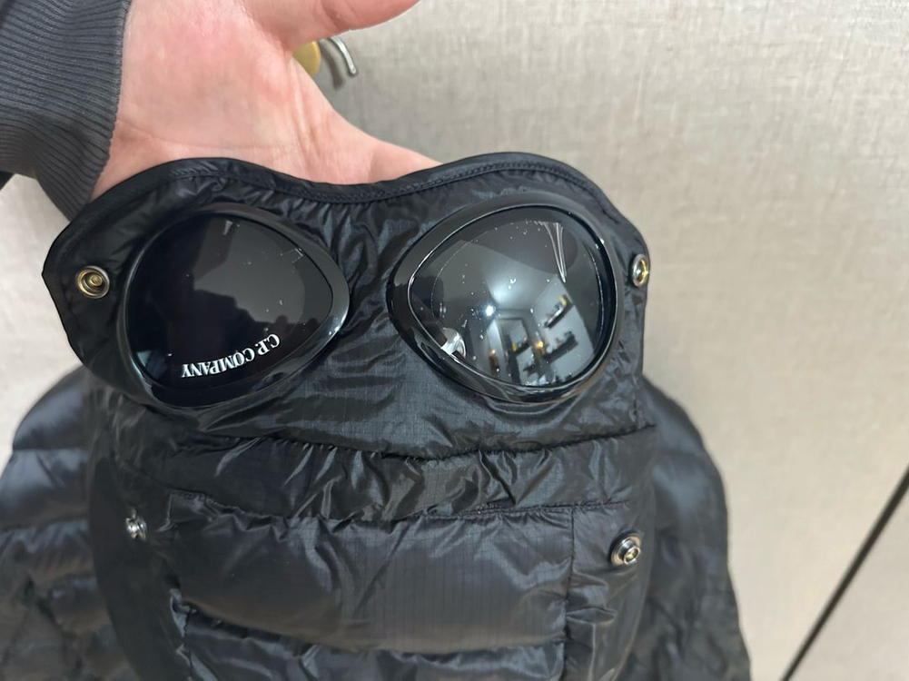CP컴퍼니 dd쉘 고글 다운 자켓 판매합니다 L--1