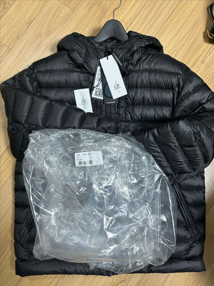 CP컴퍼니 dd쉘 고글 다운 자켓 판매합니다 L--2