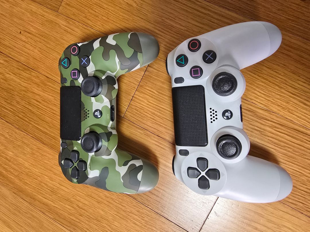 PS4 Pro 1TB 화이트(CUH-7117B), 컨트롤러 2개 + 게임타이틀 4종 (박스포함) 이미지
