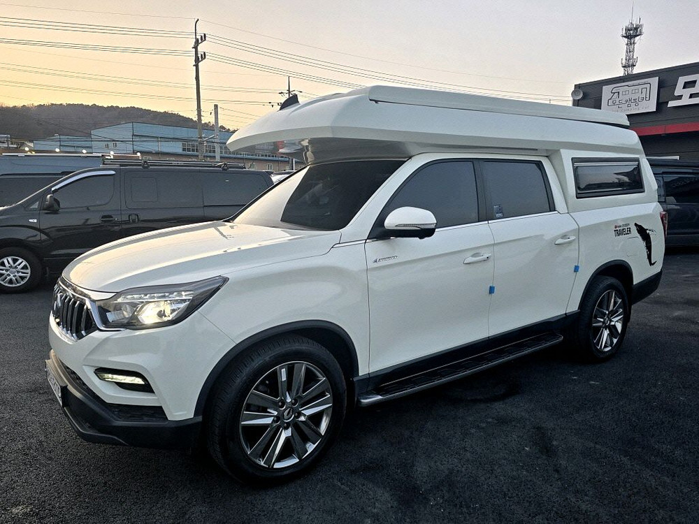 렉스턴스포츠칸5인승캠핑카(4륜,일체형텐트,풀옵션)-전액할부됨 이미지