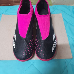 아디다스 프레데터 풋살화