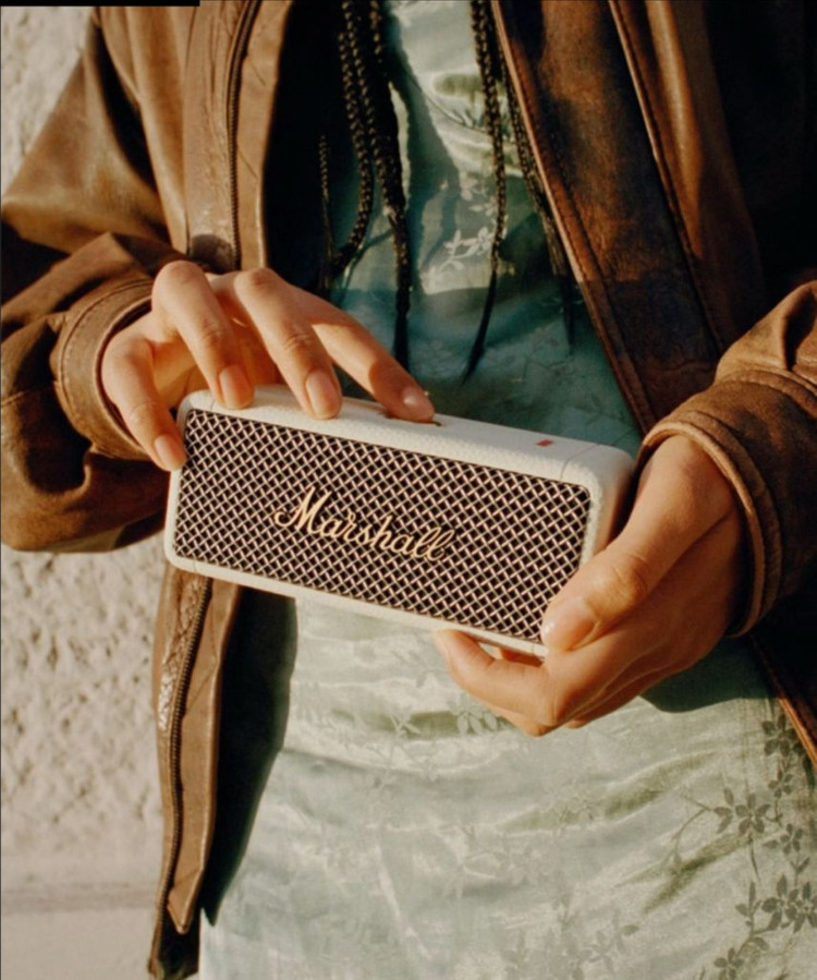 (미개봉 새상품)마샬 엠버튼 2 크림색 블루투스 스피커 정품--5