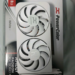 한달 쓴 라데온 RX 9060 XT 그래픽카드 화이트 이미지