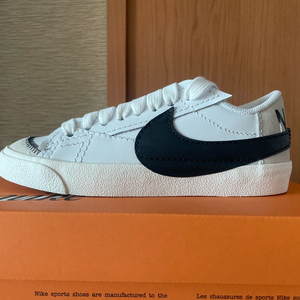 [신품] 나이키 스니커즈 235 운동화