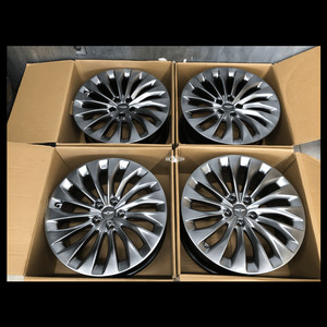 EQ900 터빈 19인치 휠 판매합니다. 2454519 2754019 이미지