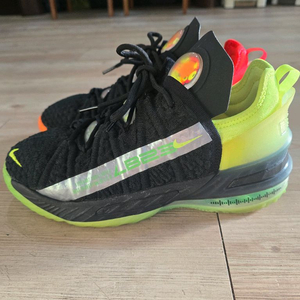 나이키 르브론 18 NRG 농구화 240mm