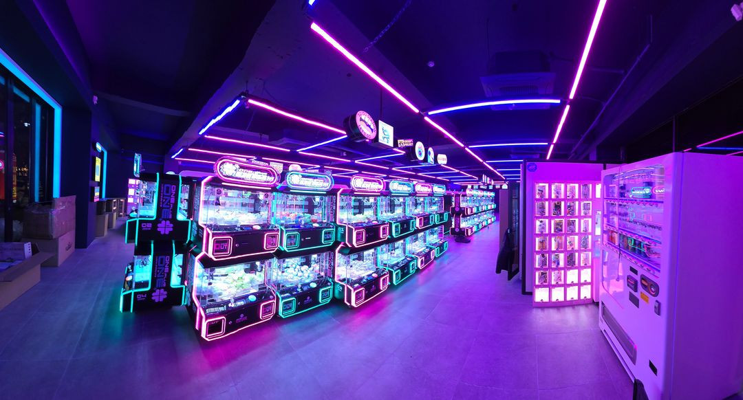 4인용 인형뽑기 새기계 싸게 팝니다 / 원앤원 원플러스원 ONE PLUS ONE 4인용 인형뽑기기계 팝니다--1