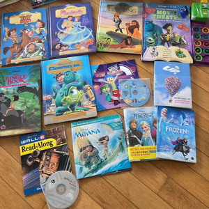 디즈니 영어 스토리북 10권 (CD 유무 다름) + dvd 11장 + movie theater storybook 이미지