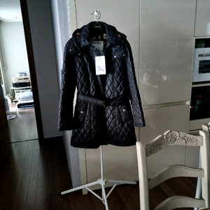 새제품 버버리 헤밍필드 퀼팅 벨티드 자켓 블랙 XL77~77반사이즈