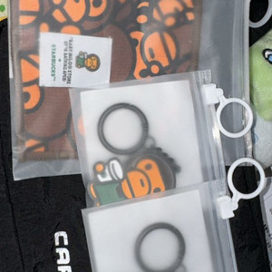 스타벅스 베이프 콜라보 마일로 키링 이미지