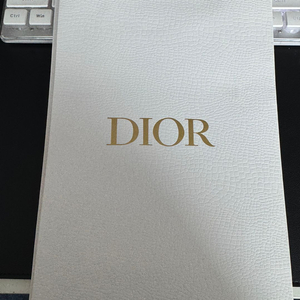 명품 디올 쇼핑백 포장 이미지