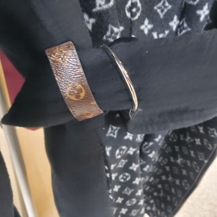 루이비통 후드 랩 코트 블랙 화이트--3