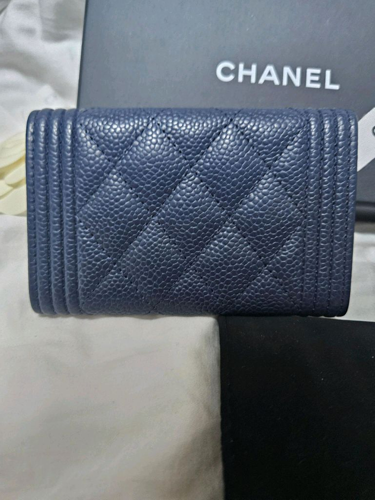 샤넬 보이 캐비어 카드지갑 네이비 샴페인골드 풀박스 이미지