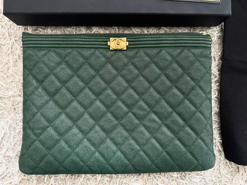 정품-샤넬 보이 클러치 뉴미듐 캐비어 빈티지 금장 26번대 판매해요:)--3