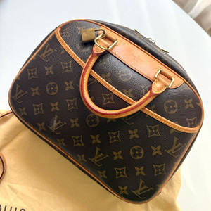 정품-루이비통 모노그램 트루빌 토트백 + 스트랩 포함하여 판매해요:)