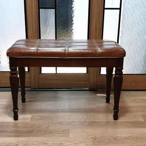 갈색 가죽 피아노의자 벤치의자 이미지