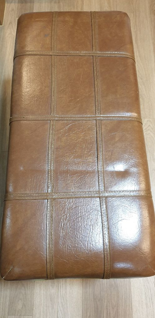 갈색 가죽 피아노의자 벤치의자 이미지