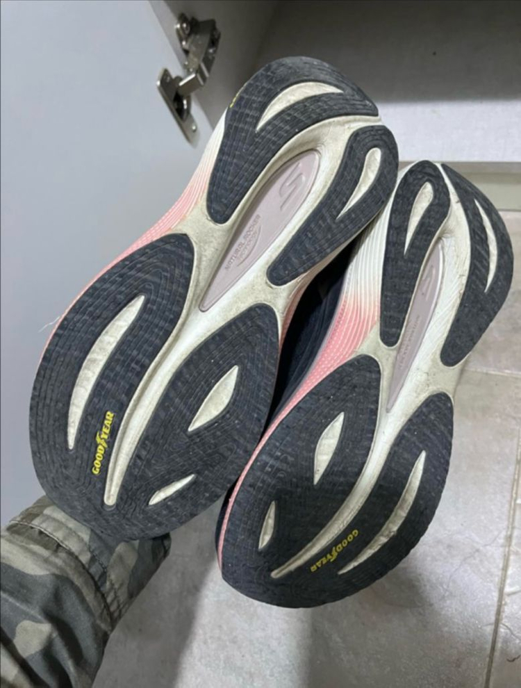 스케처스 맥스 쿠셔닝 런닝화 225 이미지