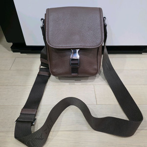 프라다 정품 삼각로고 가죽 크로스백